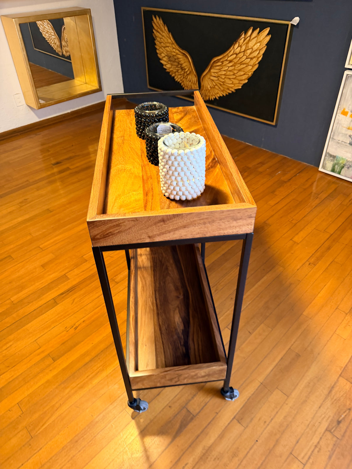 Carrito de servicio para bebidas de madera de parota y metal